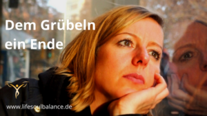 Frau, die grübelt