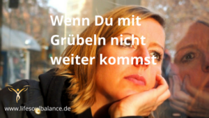 Frau, die grübelt